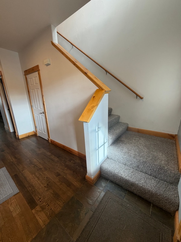 Photo - 905 Saxon Way