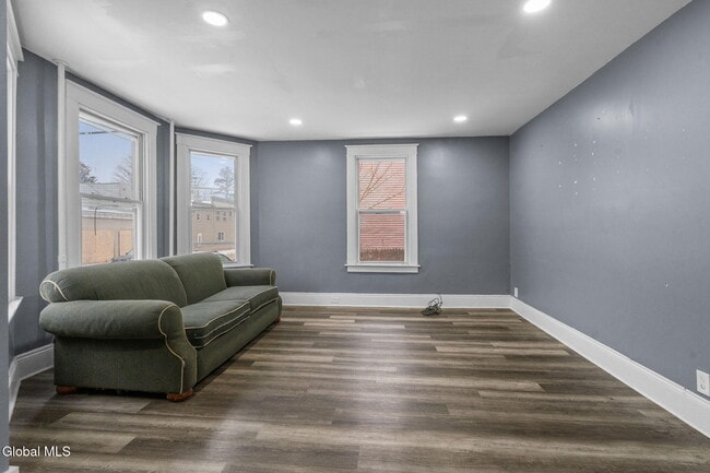 Photo - 21 120th St