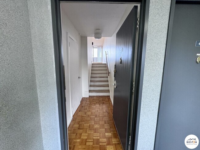 Photo - 132 Chiswick Rd Unit 1B