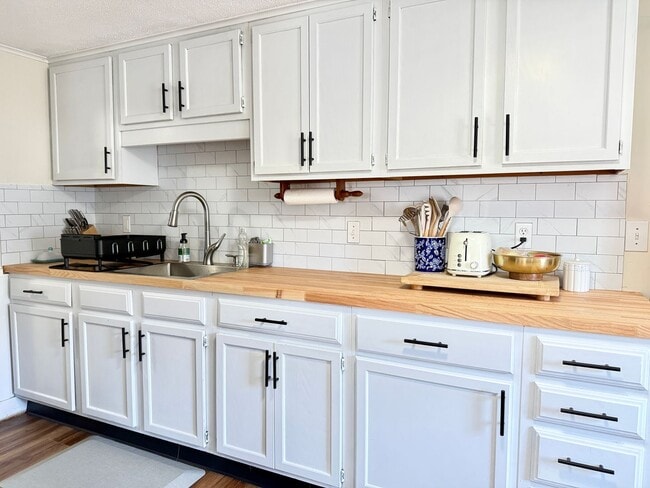 Photo - Sunny 1+ Bedroom Single family Home