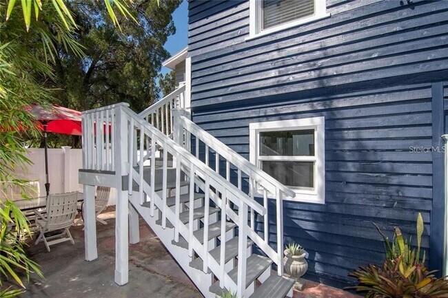 Photo - 610 8th St N