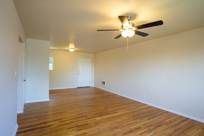 Photo - John's Landing 2Bdr in Garden Setting W Garage Ready Early September! Unit 17
