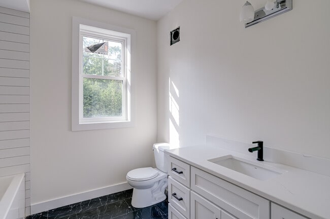 Photo - 153 Mary St Unit D