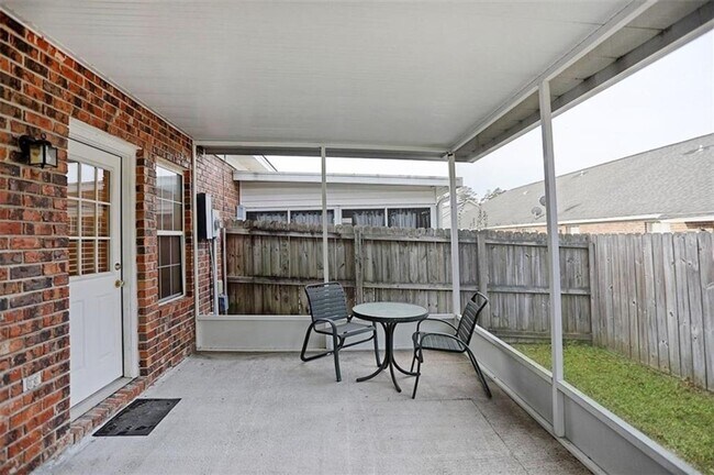 Photo - 1159 Mohawk St