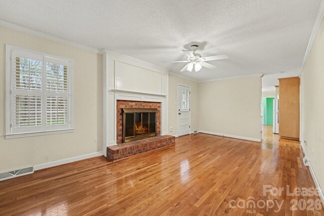 Photo - 11002 Harrisburg Rd