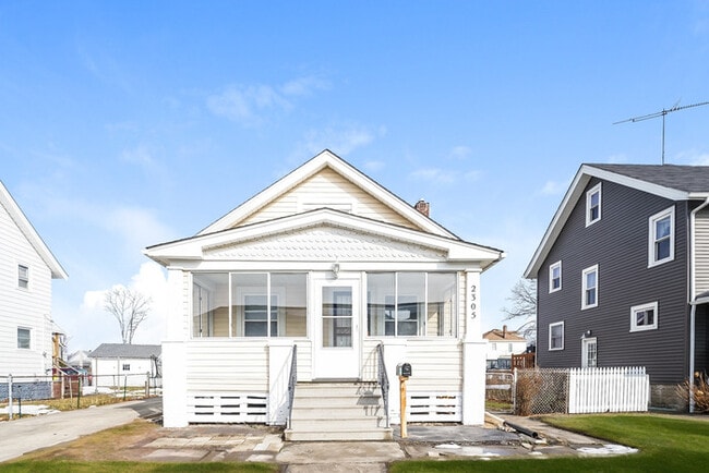 Building Photo - 2305 E 33rd St