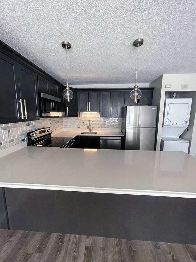 Elegant 1 Bedroom APT. - Elegant 1 Bedroom APT. Unit 471 Whalley Ave  - A