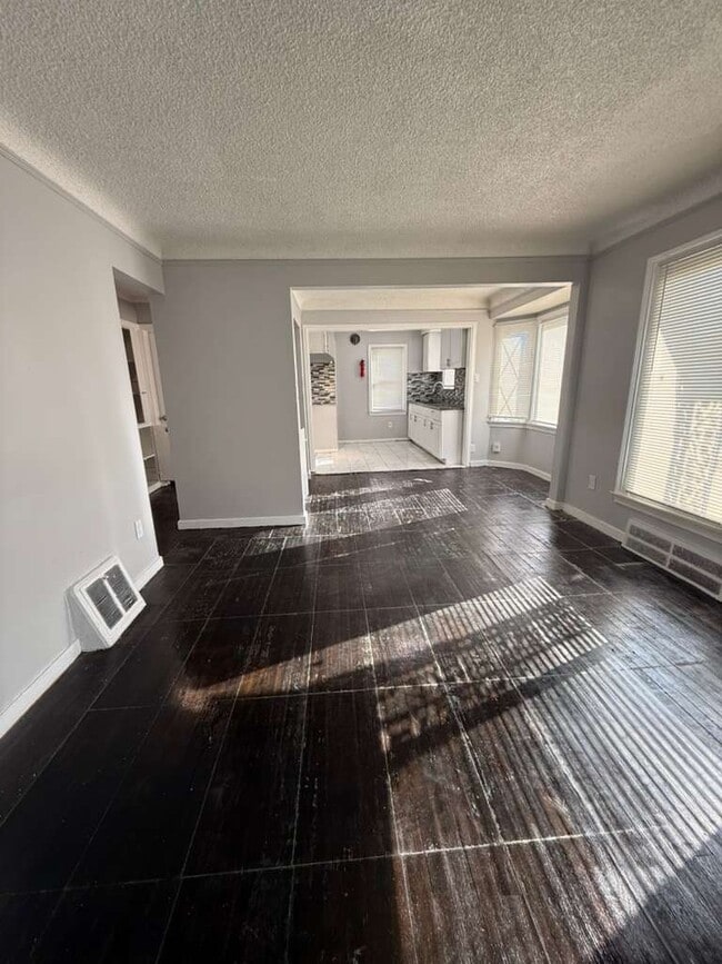 Photo - 9054 Grandville Ave