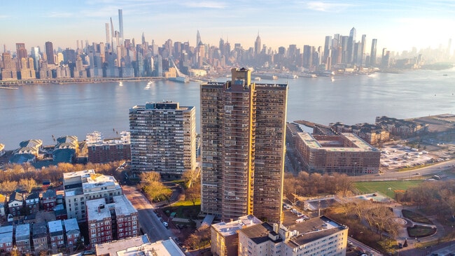 Building Photo - 6040 Boulevard E Unit 3j