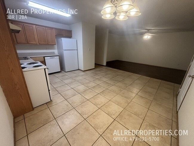 Photo - 307 E Asher Ct