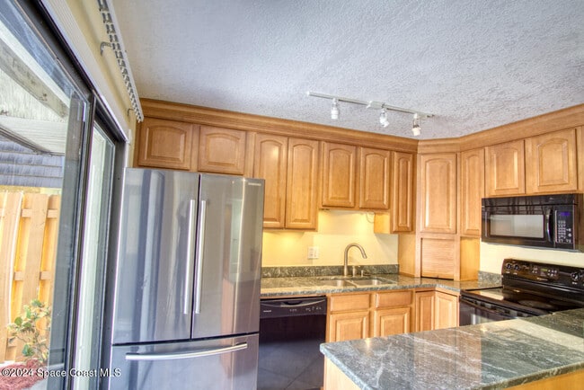 Photo - 2014 Vista Oaks Cir NE