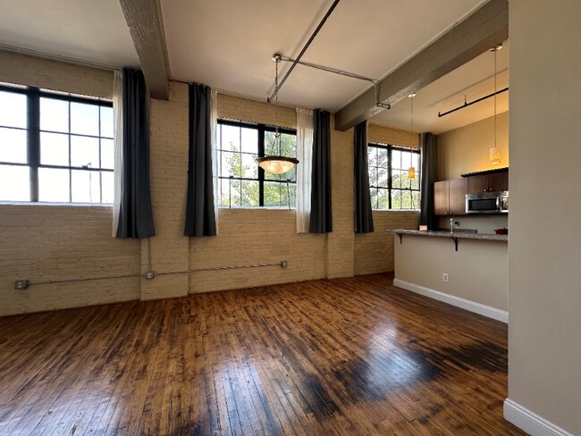 Photo - 109 N Hayne St Unit 218