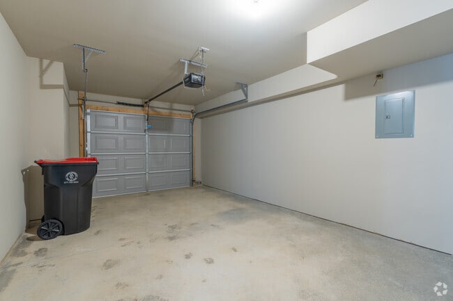 2BR, 1BA - 917SF - Garage