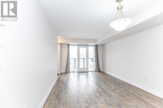 Photo - 20 Westmeath Ln