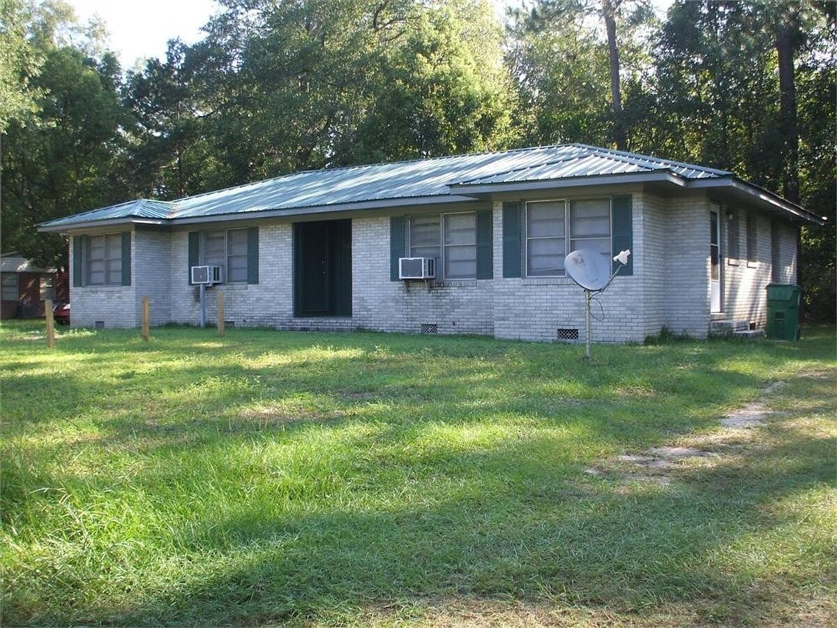 TWO BEDROOM, ONE BATH DUPLEX - TWO BEDROOM, ONE BATH DUPLEX House