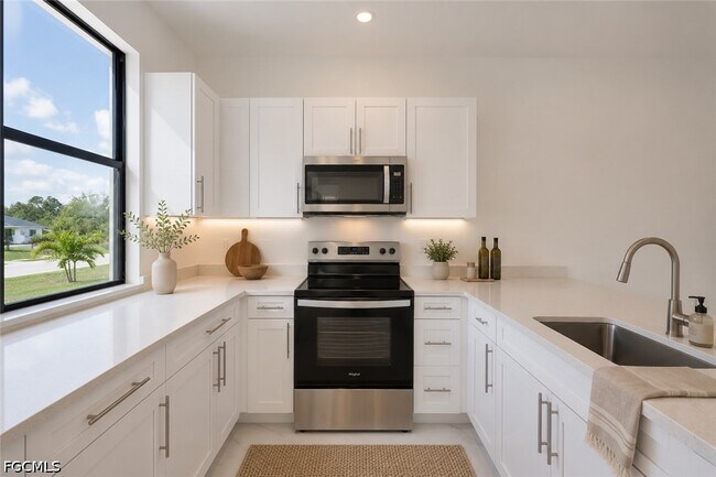 Photo - 714 W 12th St
