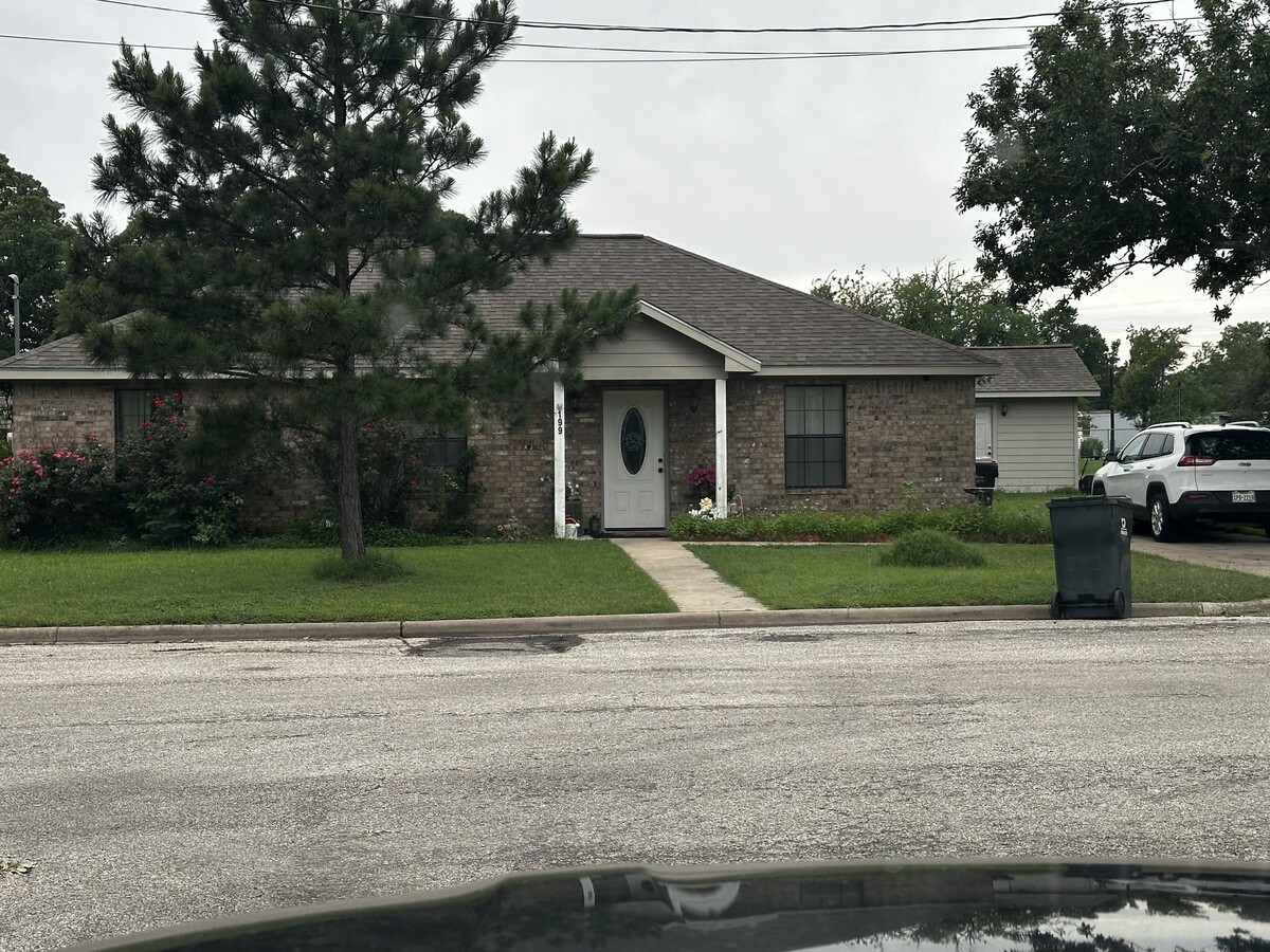 Photo - 199 Cactus St