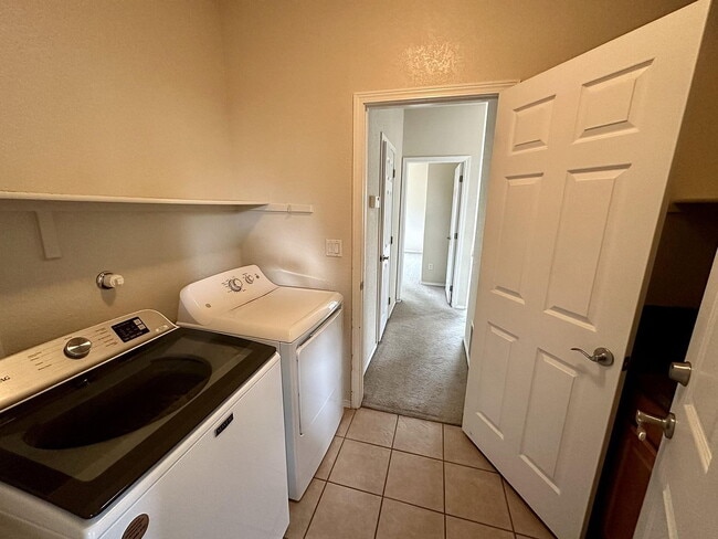 Building Photo - Single Family Home