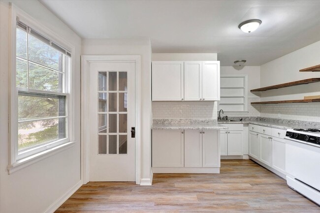 Photo - 2 BED / 1 BATH HOUSE NEAR CAMPUS W/ CHARMI...