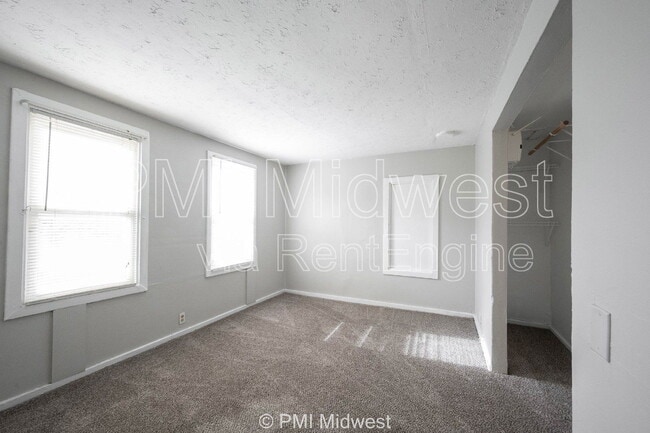 Photo - 2011 Applegate St