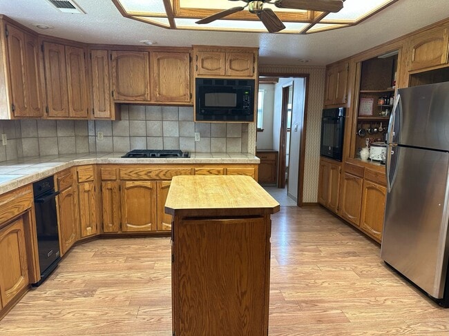 Photo - 475 E Mercedes Ave