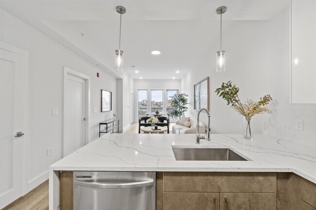 Photo - 412 Whiton St