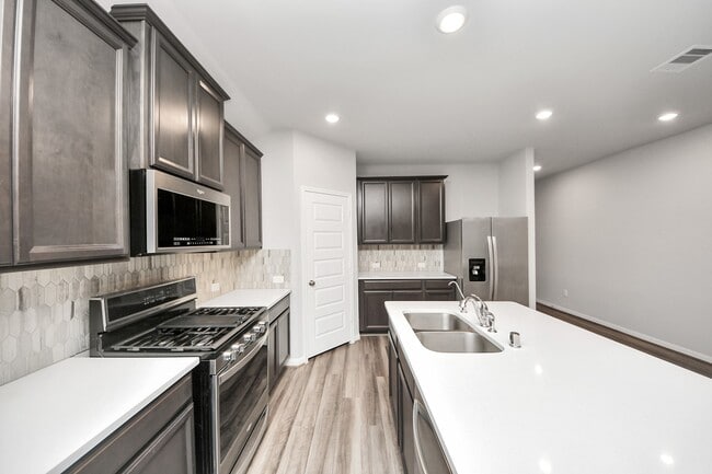 Photo - 518 Ellwood Terrace Ln