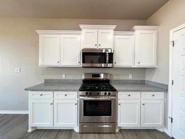 Photo - Modern Luxurious Flair In Burgamy Park!
