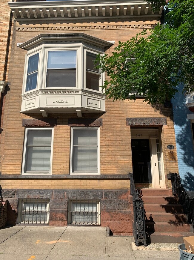 Photo - 341 State St Unidad 1st Floor