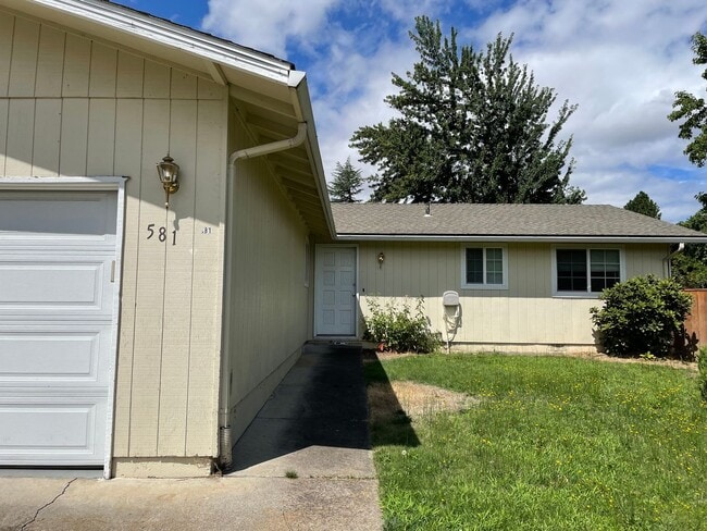 581 N Wexford Cir