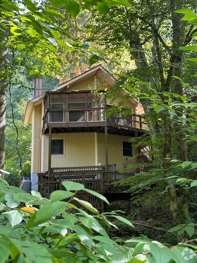 Back of house - 270 River Road 2 Rental