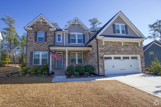 Building Photo - Charming 4 Bedroom Rental Home with Spacio...