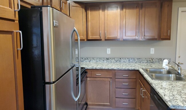 Photo - Newer 2BR/2.5BA in Englewood Townhouse wit... Unit F