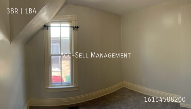 Photo - 545 Fremont Ave NW