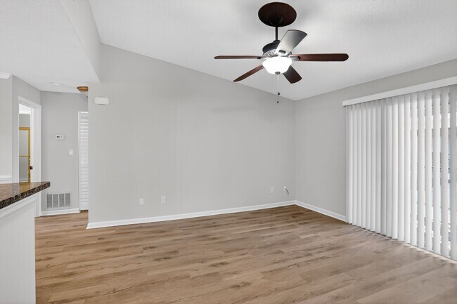 Photo - 534 Granville Ct Unidad 534