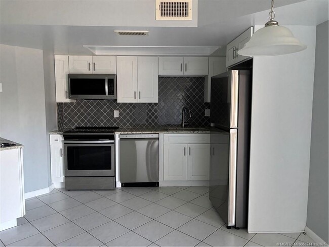 Photo - 2041 NE Collins Cir Unit 5-10