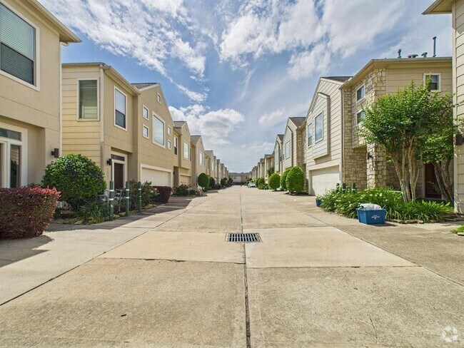 Building Photo - 3805 Center Plaza Dr Rental