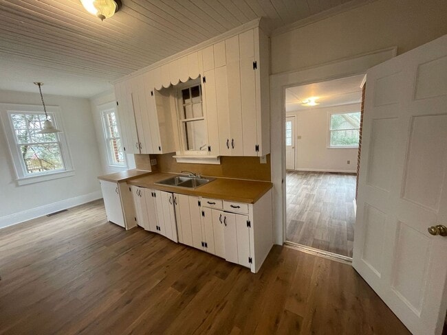 Photo - 4 bedroom 2 bathroom house available!   Freshly Painted-New Flooring