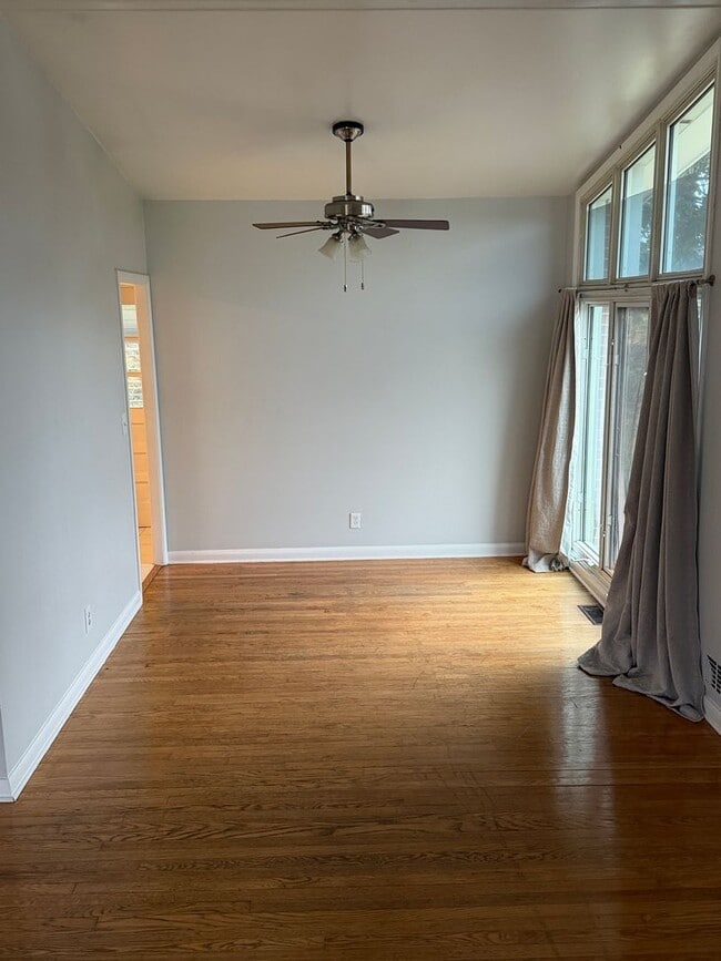 Photo - 2850 Hikes Ln