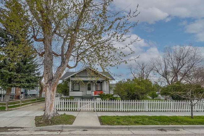 Photo - 709 E 5th St