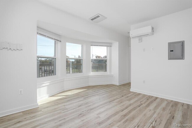 Photo - 799 E Grand Blvd Unidad 7