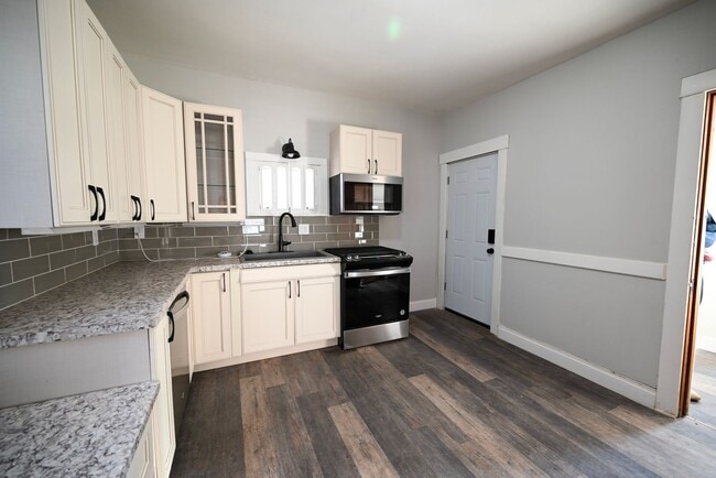 Photo - 405-407 W Main St - Duplex Unit 405