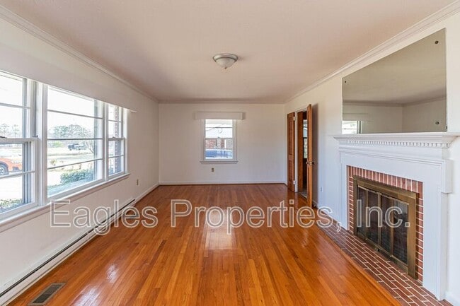 Photo - 1614 US Hwy 70 W