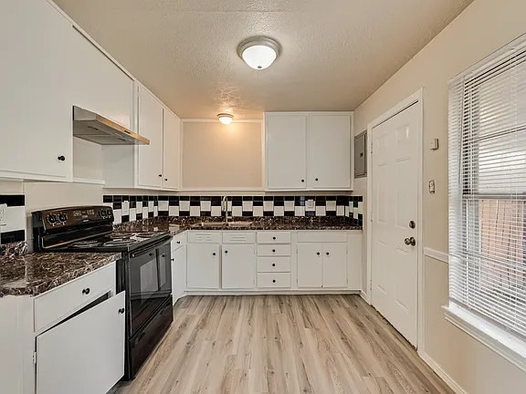 Photo - 165 Eisenhower Blvd