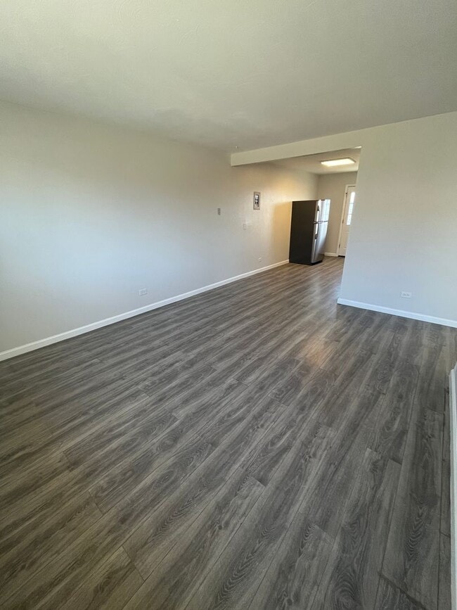 Photo - Updated 2-Bedroom Upper Unit – Lakewood Unidad #2