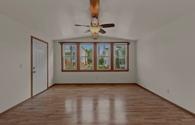 Building Photo - 928 E Land Pl Unit A