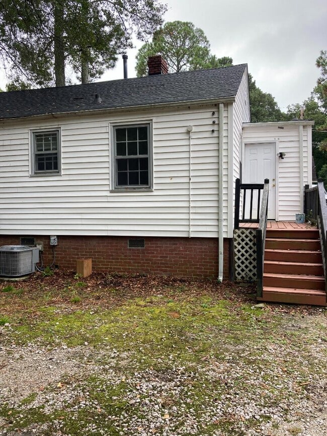 Photo - 906 Gold St N