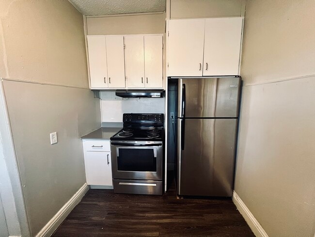 Cocina - 604 Burton Ave