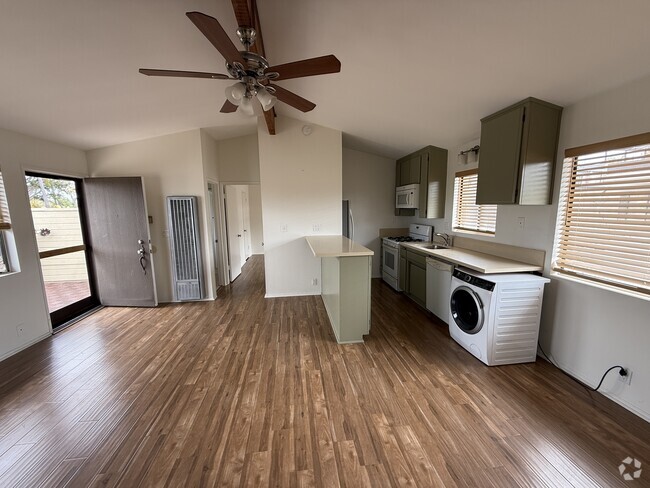 Building Photo - 612 Victoria Ave Unit B Rental