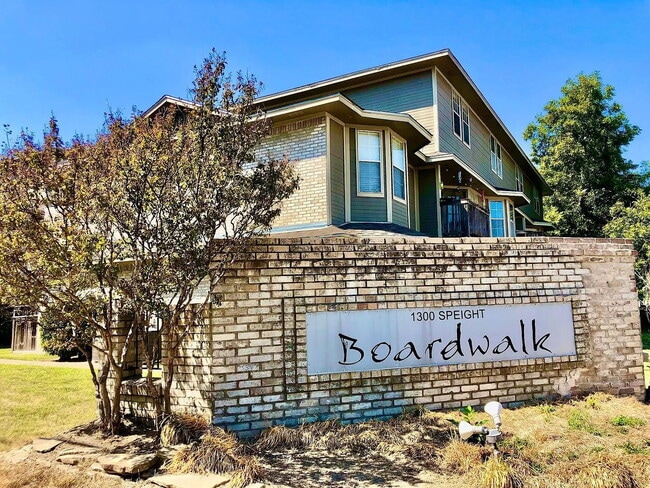 Photo - Spacious 2 Bed, 2.5 Bath Condo on Speight Ave with Private Porch & Community Pool